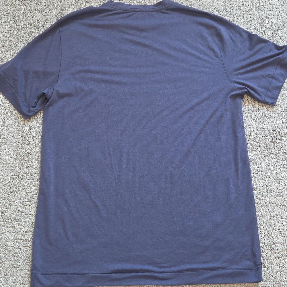 EUC Old Navy Active Men's T-Shirt - Picture 3 of 6